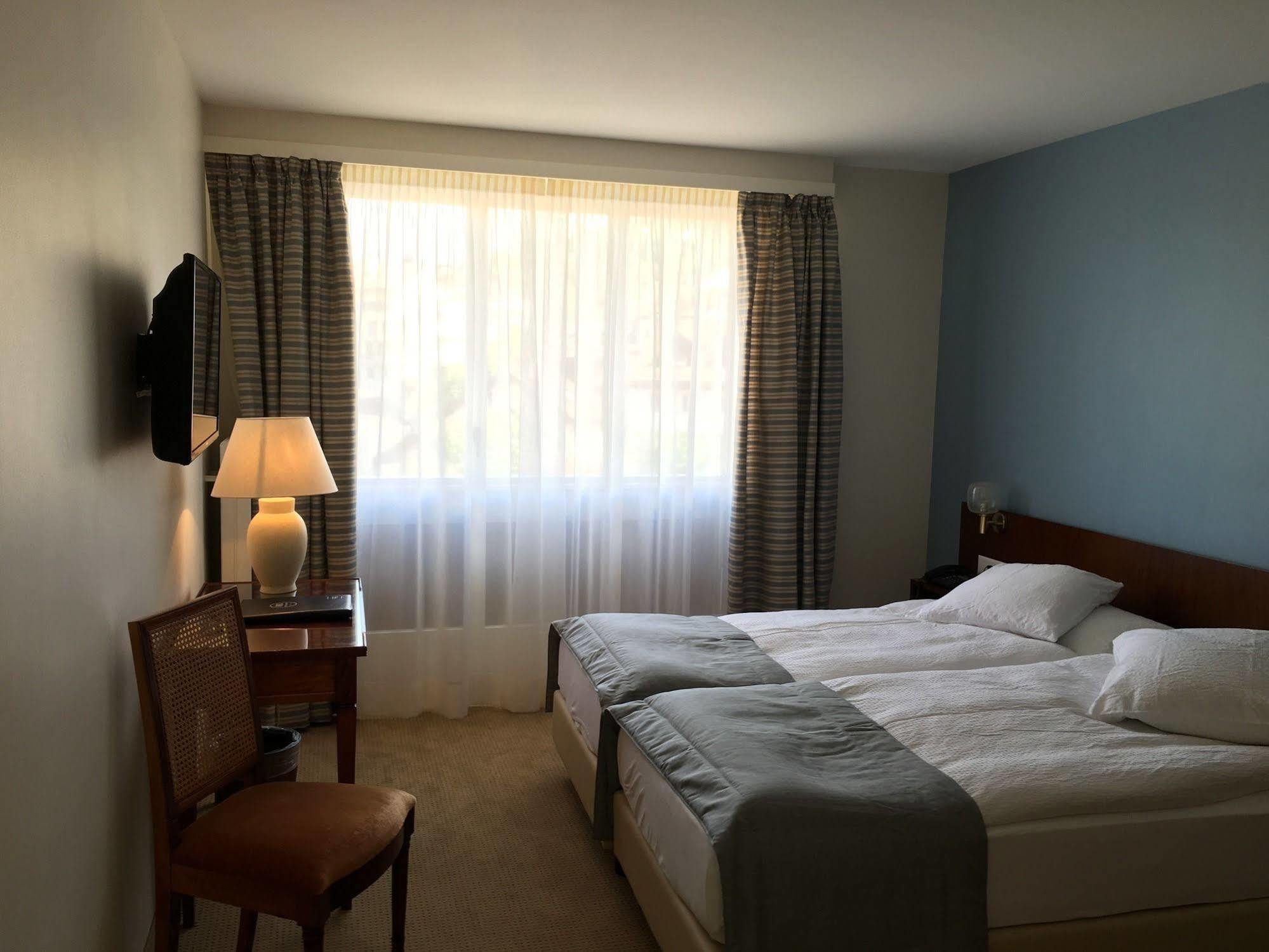Hotel De Chailly Монтрьо Екстериор снимка