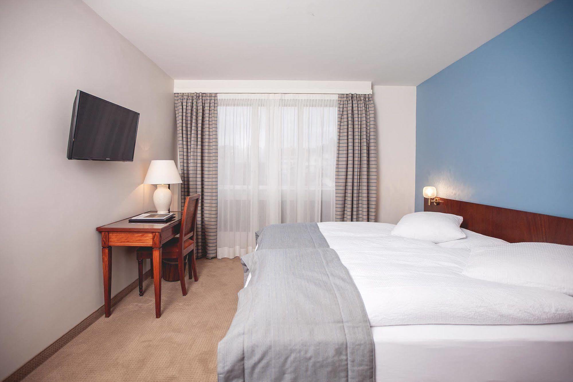Hotel De Chailly Монтрьо Екстериор снимка