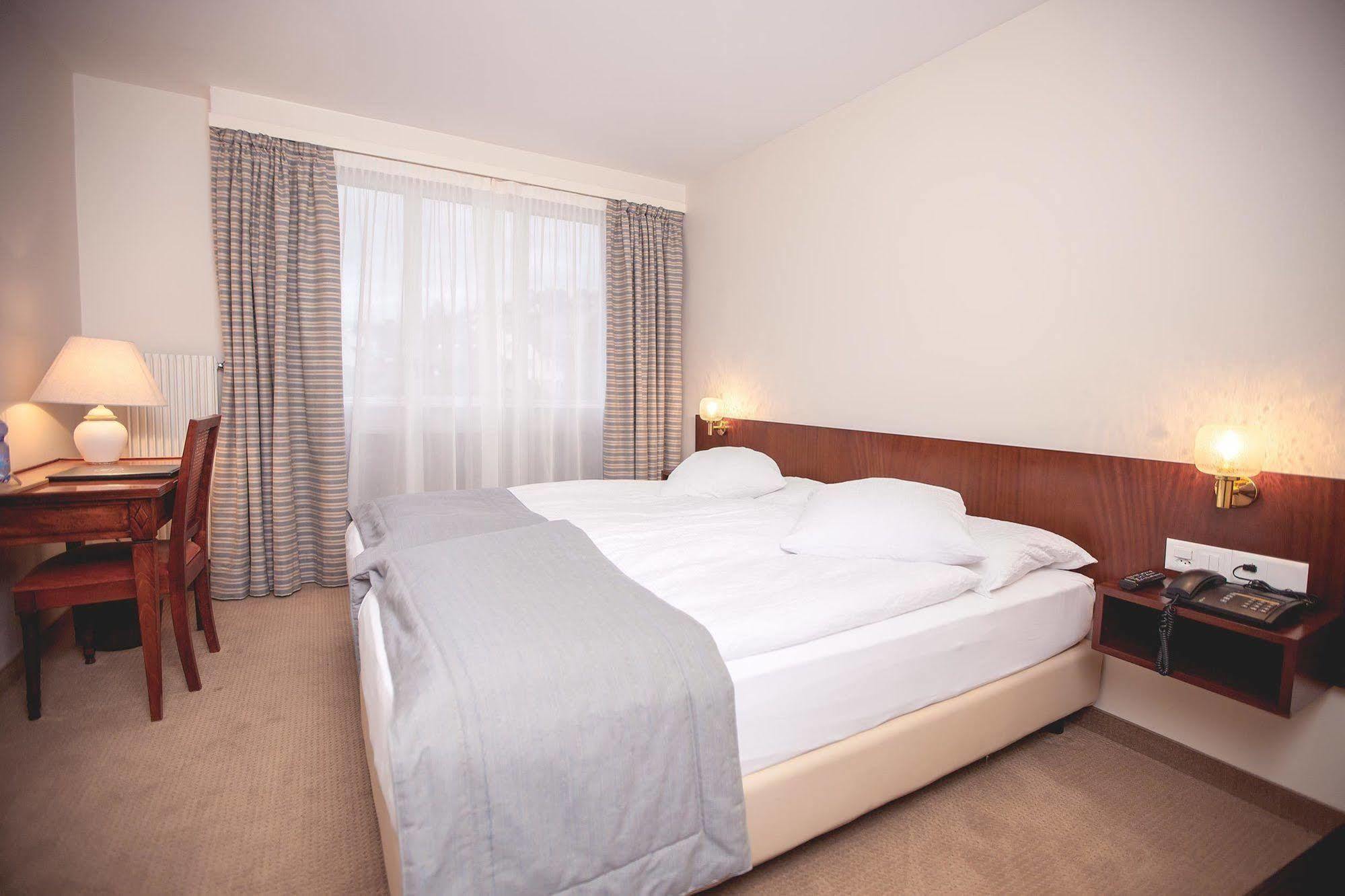 Hotel De Chailly Монтрьо Екстериор снимка