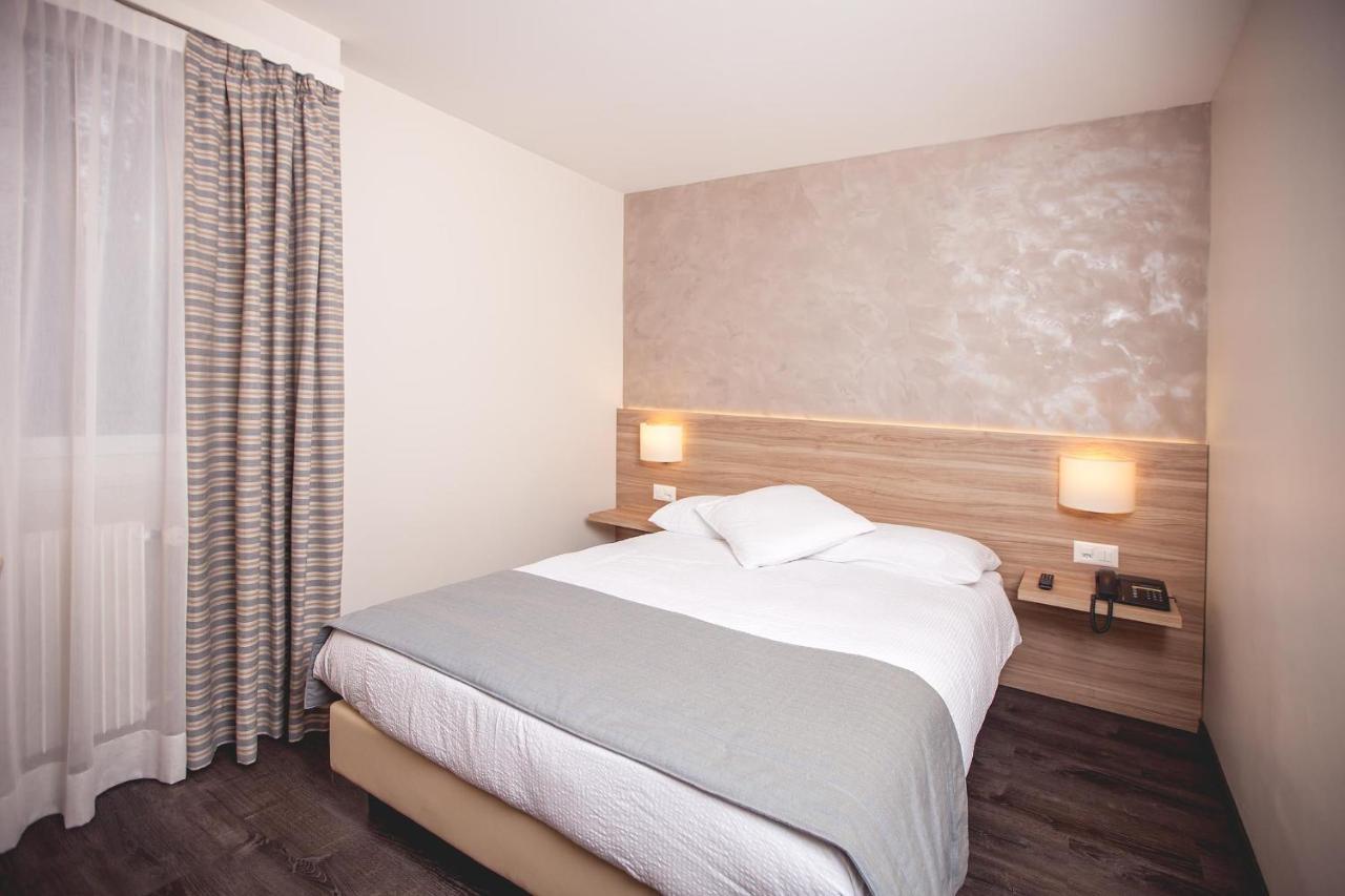 Hotel De Chailly Монтрьо Екстериор снимка
